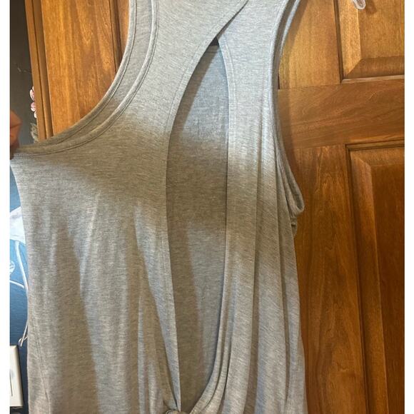 Bundle of 5 Graphic & Yoga tanks- Sz L & M - Picture 3 of 8